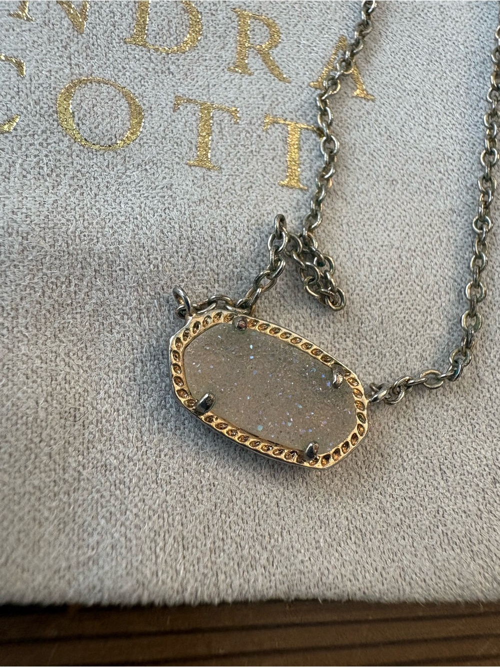 Kendra Scott Elisa Pendant Necklace Iridescent Drusy Rose Gold Faded to Silver - Picture 3 of 5